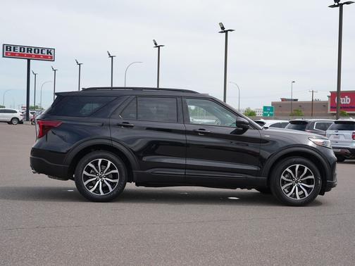 Agate Black Metallic 2022 Ford Explorer ST-Line