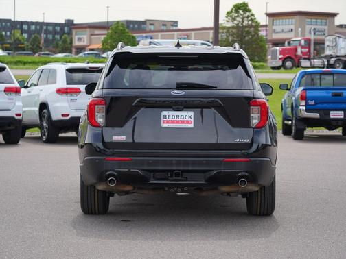 Agate Black Metallic 2022 Ford Explorer ST-Line
