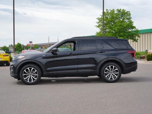 Agate Black Metallic 2022 Ford Explorer ST-Line