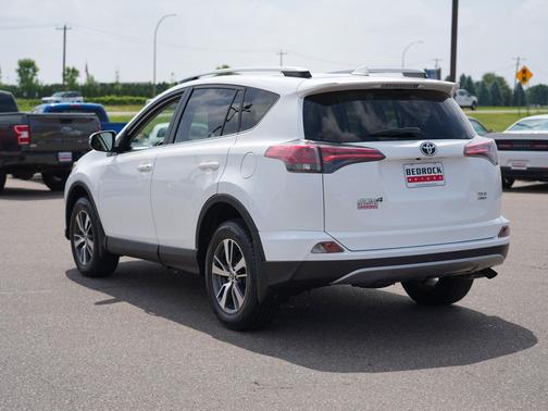 Super White 2018 Toyota RAV4 XLE
