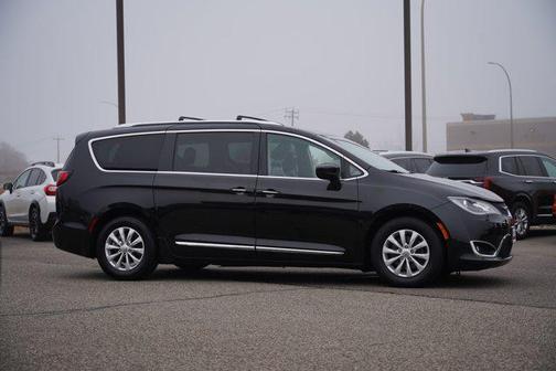 2018 Chrysler Pacifica Touring-L