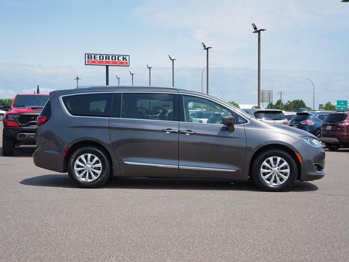 Granite Crystal Metallic Clearcoat 2018 Chrysler Pacifica Touring-L Plus