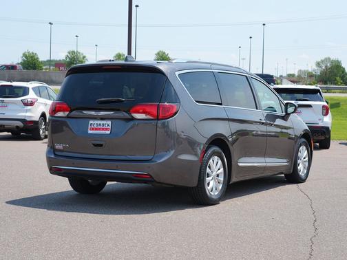 Granite Crystal Metallic Clearcoat 2018 Chrysler Pacifica Touring-L Plus