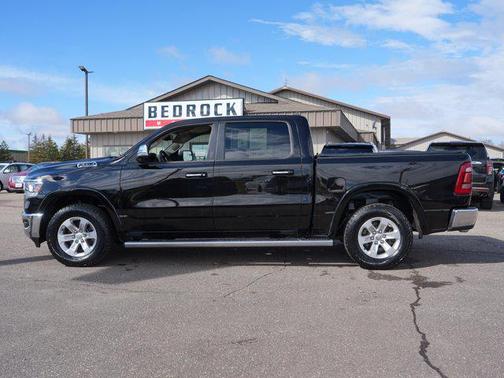 Diamond Black Crystal Pearlcoat 2019 RAM 1500 Laramie
