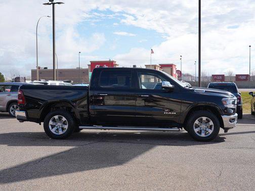 Diamond Black Crystal Pearlcoat 2019 RAM 1500 Laramie