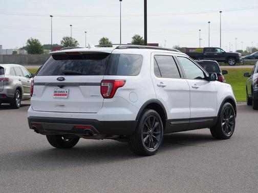 White Platinum Metallic Tri-Coat 2017 Ford Explorer XLT