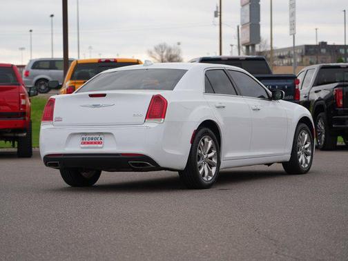 Bright White Clearcoat 2018 Chrysler 300 Touring
