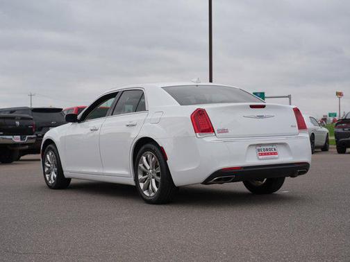 Bright White Clearcoat 2018 Chrysler 300 Touring