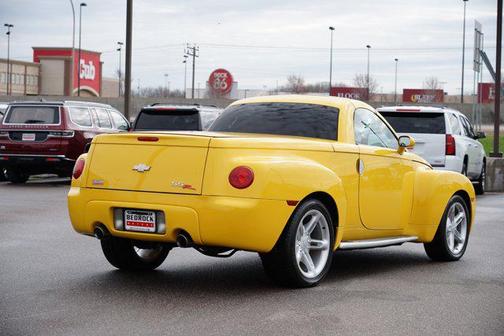 2004 Chevrolet SSR LS