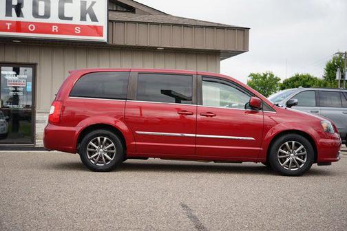2015 Chrysler Town & Country S