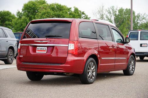 2015 Chrysler Town & Country S