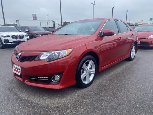 Barcelona Red Metallic 2014 Toyota Camry SE