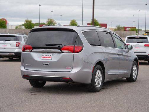 Billet Silver Metallic Clearcoat 2020 Chrysler Pacifica Touring L