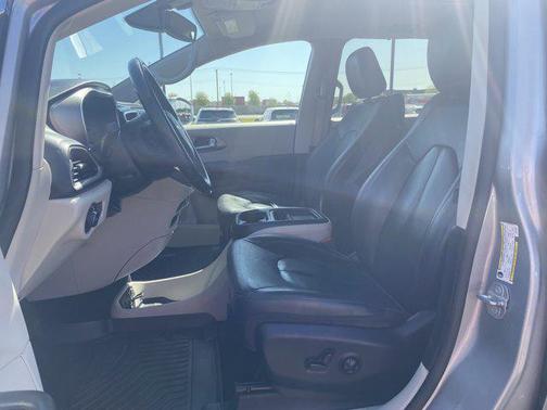 Billet Silver Metallic Clearcoat 2020 Chrysler Pacifica Touring L