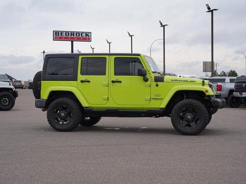 Hypergreen Clearcoat 2016 Jeep Wrangler Unlimited Sahara