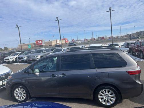 2016 Toyota Sienna XLE