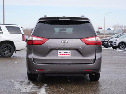 2016 Toyota Sienna XLE