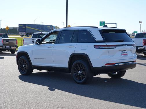Bright White Clearcoat 2023 Jeep Grand Cherokee Limited