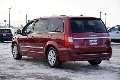 2016 Chrysler Town & Country Limited Platinum