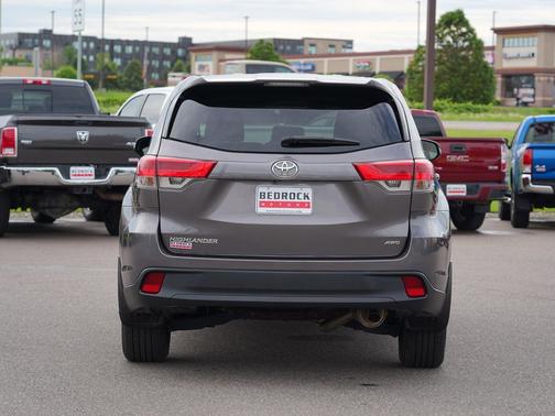 Predawn Gray Mica 2017 Toyota Highlander LE