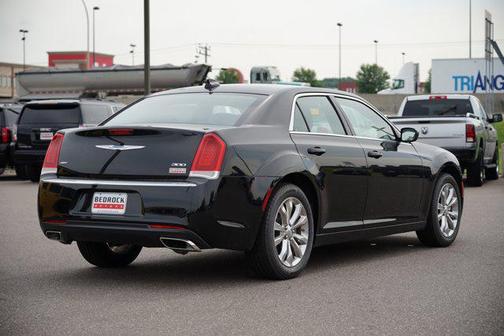 2022 Chrysler 300 Touring