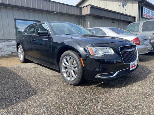 2022 Chrysler 300 Touring