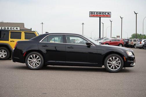 2022 Chrysler 300 Touring