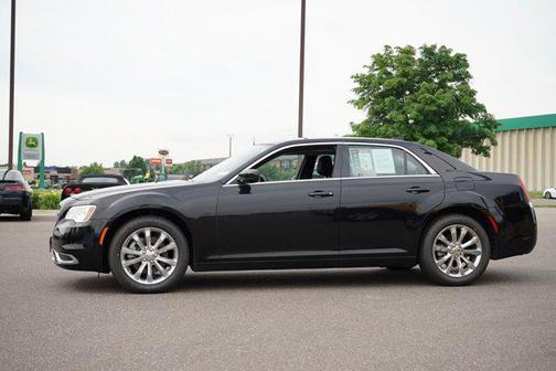 2022 Chrysler 300 Touring