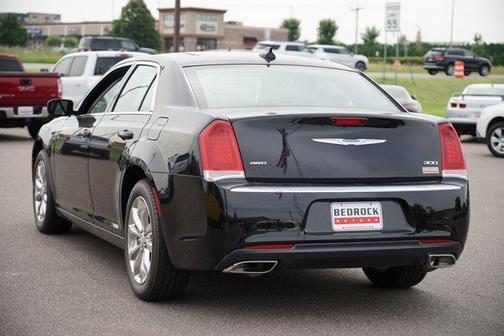 2022 Chrysler 300 Touring