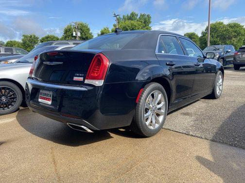 2022 Chrysler 300 Touring