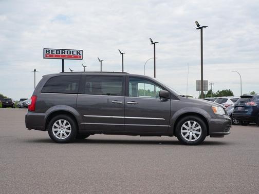 Granite Crystal Metallic Clearcoat 2016 Chrysler Town & Country Touring