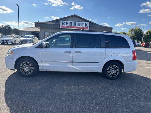 2014 Chrysler Town & Country Touring-L