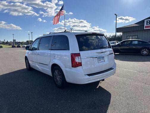 2014 Chrysler Town & Country Touring-L