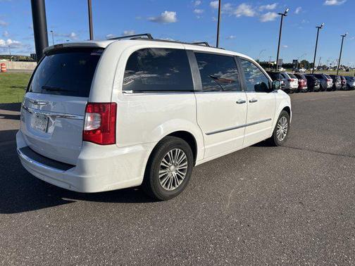 2014 Chrysler Town & Country Touring-L