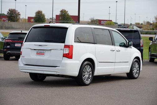 2014 Chrysler Town & Country Touring-L