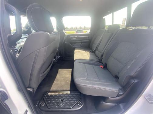 Bright White Clearcoat 2019 RAM 1500 Big Horn