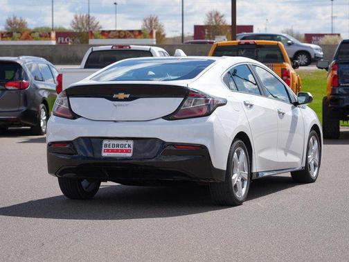 Iridescent Pearl Tricoat 2017 Chevrolet Volt LT