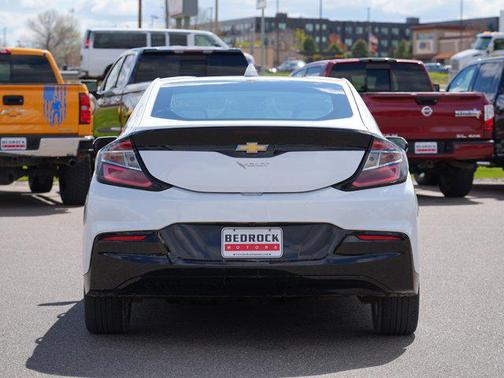 Iridescent Pearl Tricoat 2017 Chevrolet Volt LT