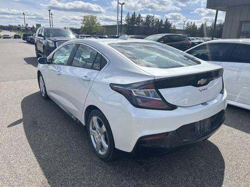Iridescent Pearl Tricoat 2017 Chevrolet Volt LT
