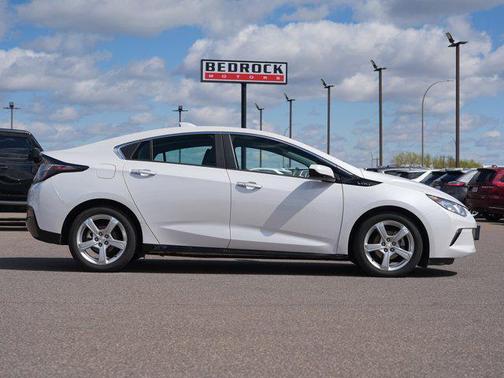 Iridescent Pearl Tricoat 2017 Chevrolet Volt LT
