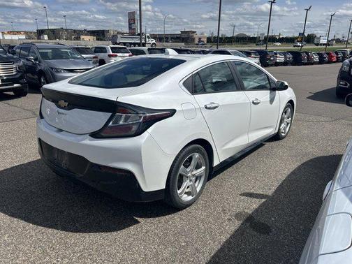 Iridescent Pearl Tricoat 2017 Chevrolet Volt LT