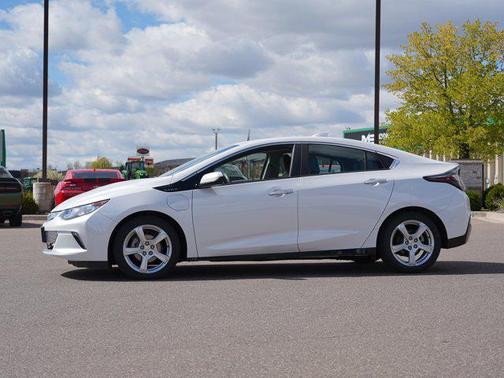 Iridescent Pearl Tricoat 2017 Chevrolet Volt LT