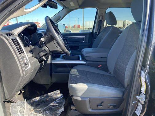 2017 RAM 2500 Big Horn Crew Cab 4x4 6'4' Box