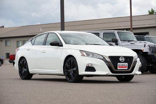 2020 Nissan Altima SR FWD