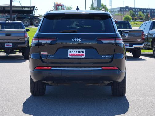 Diamond Black Crystal Pearlcoat 2022 Jeep Grand Cherokee L Limited