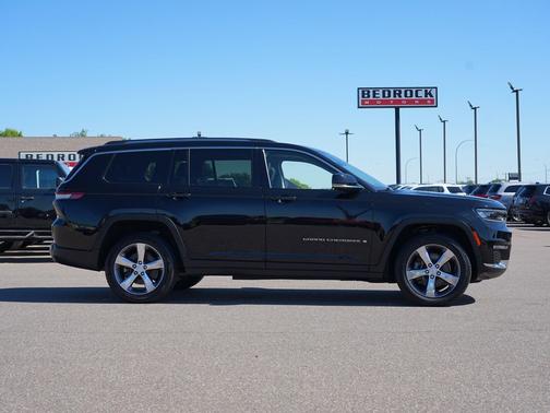 Diamond Black Crystal Pearlcoat 2022 Jeep Grand Cherokee L Limited