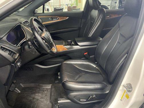 2019 Lincoln Nautilus Select