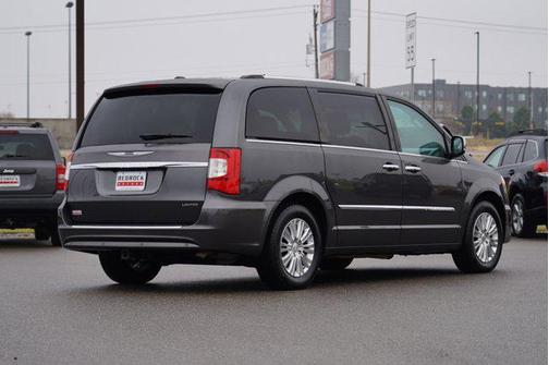 2016 Chrysler Town & Country Limited