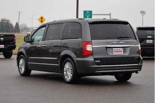 2016 Chrysler Town & Country Limited