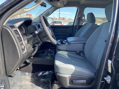 2018 RAM 2500 Tradesman Crew Cab 4x4 6'4' Box